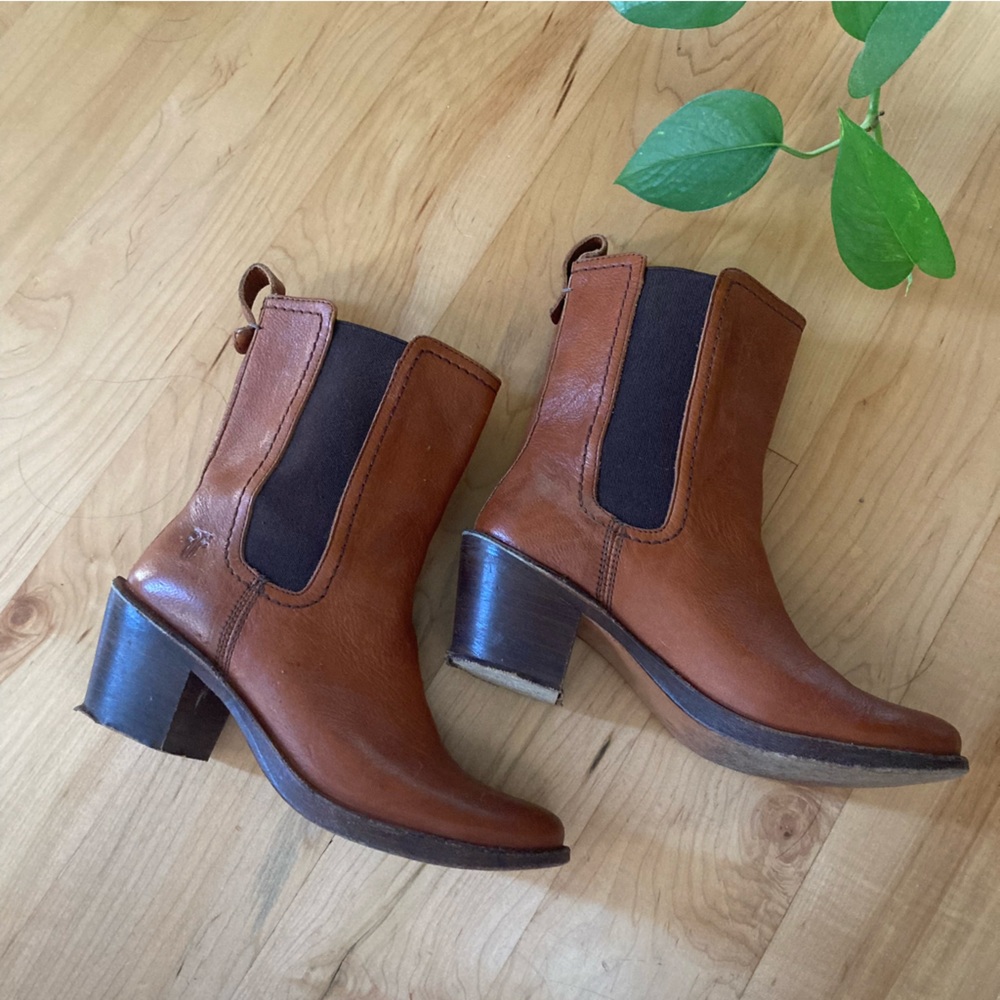 Frye | leather chelsea boots size 6
